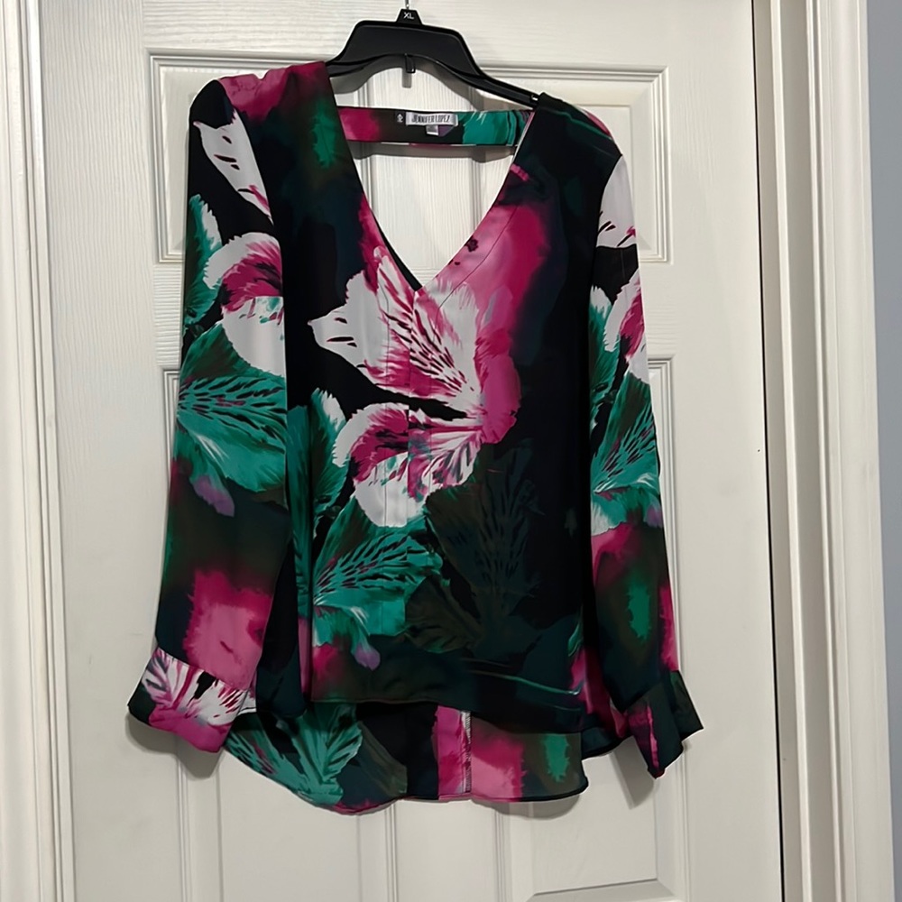 Jennifer Lopez XL shirt